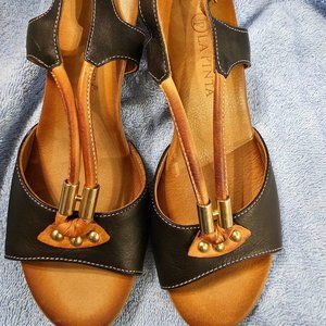 LaPinta Black and Brown women's size 7 sandals. Brand new. never worn.